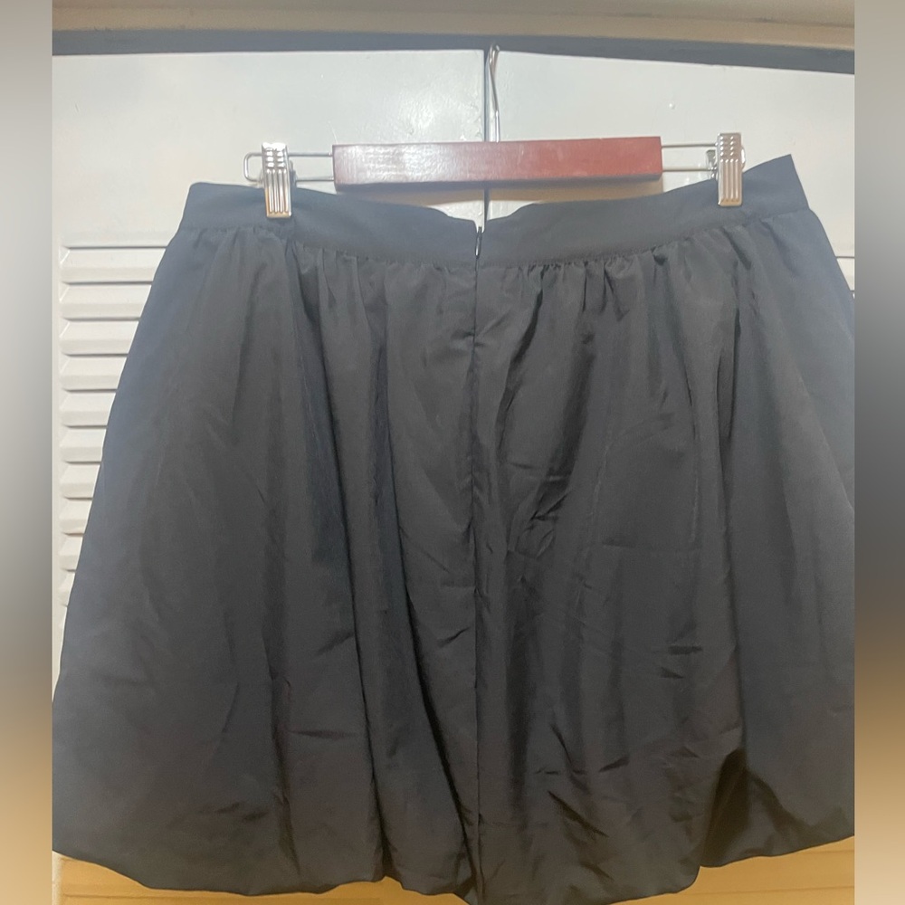 Scoop Bubble Hem Mini Skirt